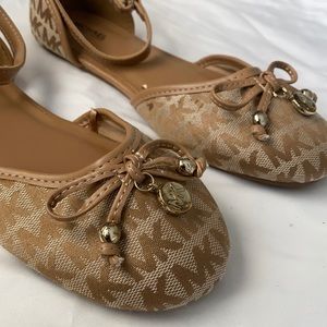 Michael Kors flats (new)